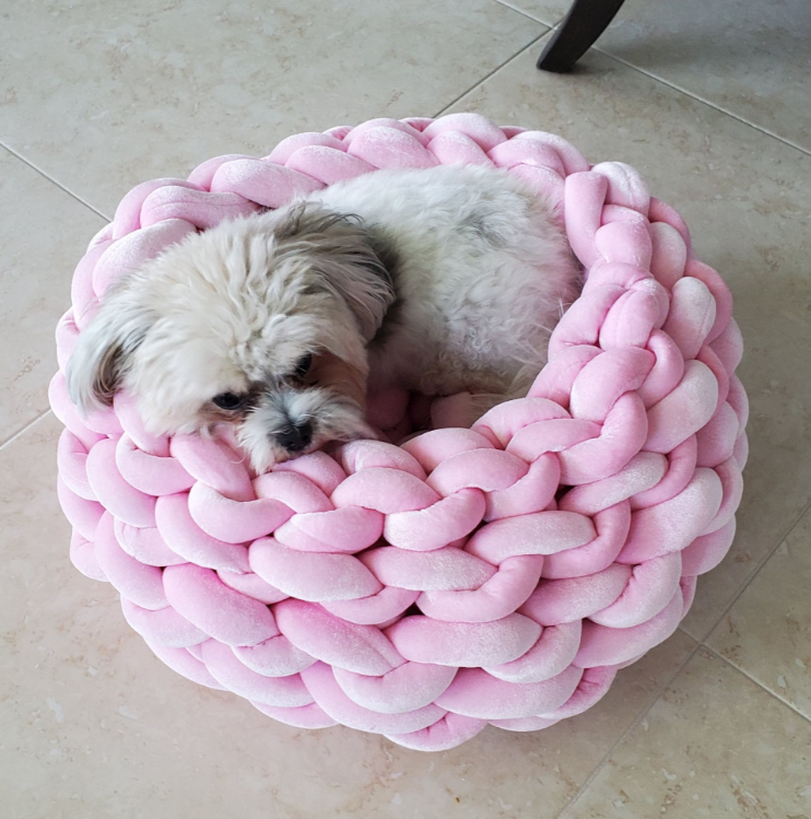 Mika Velvet Braid Pet Bed (Pink)